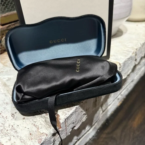 Gucci Black and Gold Luxury Glasses - Picture 8 of 10